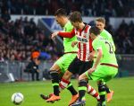 Eindhoven, 20 Maart 2016 Kompetitiewedstrijd PSV-AJAX, eindstand 0-2
Luuk de Jong in duel met Nick Viergever Nemanja Gudelj