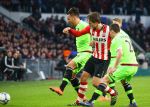 Eindhoven, 20 Maart 2016 Kompetitiewedstrijd PSV-AJAX, eindstand 0-2
Luuk de Jong in duel met Nick Viergever Nemanja Gudelj