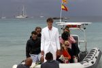 Ibiza 3 juni 2011
Mark v d Loo en Robine v d Meer trouwen op het eilandje Es Palmador in de buurt van ibiza.. Ze kwamen met de boot Cala Minor daar naartoe.
Peter Smulders bv