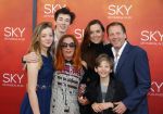 Amsterdam  3 april 2016
Premiere musical Sky in het Amsterdam theater.
Michiel Mol met vriendin Marloes Mens en zijn kinderen