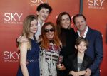 Amsterdam  3 april 2016
Premiere musical Sky in het Amsterdam theater.
Michiel Mol met vriendin Marloes Mens en zijn kinderen