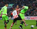 Eindhoven, 20 Maart 2016 Kompetitiewedstrijd PSV-AJAX, eindstand 0-2
Mitchell Dijks in duel met Luciano Narsingh