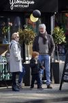 Amsterdam 12 maart 2016 
Nina Brink met dochter kleinzoon en Pieter Storms in Amsterdam zuid.