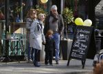 Amsterdam 12 maart 2016 
Nina Brink met dochter kleinzoon en Pieter Storms in Amsterdam zuid.