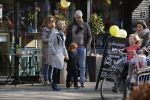 Amsterdam 12 maart 2016 
Nina Brink met dochter kleinzoon en Pieter Storms in Amsterdam zuid.