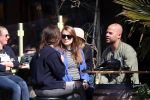 Amsterdam 10 april 2016
Oscar Aerts met zijn zwangere vriendin Jessica en nog een kennis op terras.