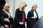 Amsterdam 5 april 2016
Rechtszaak Arrold v d Hurk bijgestaan door Peter Plasman tegen Miljoenenjacht. Linda de Mol werd gehoord als getuige. De dochter van Anita Meijer Patty de Leeuwe was advocaat van Linda.
De rechtszaak was in de rechtbank op de parnassusweg. Xenia Kasper ( manager linda) is er ook bij.