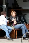 Amsterdam 9 april 2016 
Paulien Huizinga met goede kennis Olivier Varossieau op terras