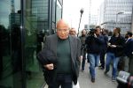 Amsterdam 5 april 2016
Rechtszaak Arrold v d Hurk bijgestaan door Peter Plasman tegen Miljoenenjacht. Linda de Mol werd gehoord als getuige. De dochter van Anita Meijer Patty de Leeuwe was advocaat van Linda.
De rechtszaak was in de rechtbank op de parnassusweg.