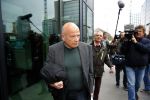 Amsterdam 5 april 2016
Rechtszaak Arrold v d Hurk bijgestaan door Peter Plasman tegen Miljoenenjacht. Linda de Mol werd gehoord als getuige. De dochter van Anita Meijer Patty de Leeuwe was advocaat van Linda.
De rechtszaak was in de rechtbank op de parnassusweg.