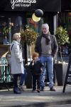 Amsterdam 12 maart 2016 
Nina Brink met dochter kleinzoon en Pieter Storms in Amsterdam zuid.