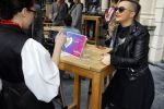 Amsterdam 9 april 2016 
Bijeenkomst van deelnemers aan het eurovision songfestival in het vondelpark.
Douwe Bob is de nederlandse inzending. Poli Genova van Bulgarije.