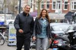 Amsterdam 22 maart 2016 
Ruud Gullit met zijn vriendin Karin de Rooij in Amsterdam zuid
