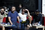 Amsterdam 10 april 2016
vlnr Achmed Akkabi Sef Geza Weisz en Gio op terras