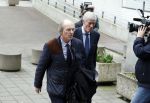 Amsterdam 5 april 2016
Rechtszaak Arrold v d Hurk bijgestaan door Peter Plasman tegen Miljoenenjacht. Linda de Mol werd gehoord als getuige. De dochter van Anita Meijer Patty de Leeuwe was advocaat van Linda.
De rechtszaak was in de rechtbank op de parnassusweg. Advocaat  Stefan Kalff