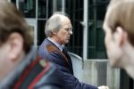 Amsterdam 5 april 2016
Rechtszaak Arrold v d Hurk bijgestaan door Peter Plasman tegen Miljoenenjacht. Linda de Mol werd gehoord als getuige. De dochter van Anita Meijer Patty de Leeuwe was advocaat van Linda.
De rechtszaak was in de rechtbank op de parnassusweg.