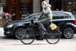 Amsterdam 14 april 2016 
Ursul de Geer op de fiets in amsterdam zuid
