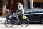 Amsterdam 14 april 2016 
Ursul de Geer op de fiets in amsterdam zuid