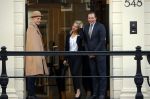 Amsterdam 30 maart 2016
DE Koning van Marokko vertrekt vanuit het Wasldorf Astoriua hotel. Directeur Roberto Payer (directeur Waldorf Astoria) zwaait hem uit. Buiten staan 1000 marokaanen/ fans om hem aan te moedigen.