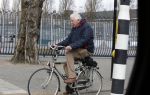 Amsterdam 31 maart 2016 
Wim Kok op de fiets in Amsterdam.