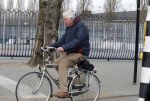 Amsterdam 31 maart 2016 
Wim Kok op de fiets in Amsterdam.