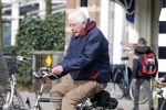 Amsterdam 31 maart 2016 
Wim Kok op de fiets in Amsterdam.