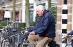 Amsterdam 31 maart 2016 
Wim Kok op de fiets in Amsterdam.