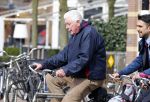 Amsterdam 31 maart 2016 
Wim Kok op de fiets in Amsterdam.
