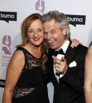 Hilversum 6 maart 2017
Uitreiking Buma awards in studio 21. Blof met hun dames. Paskal jacobsen Norman Bonink Peter Slager en Bas Kennis met hun vrouwen