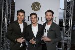 Rotterdam 22 maart 2017
Presentatie gay issue in Rotterdam. Gordon rijkt het eerste exemplaar uit. Belgische vloggers