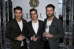 Rotterdam 22 maart 2017
Presentatie gay issue in Rotterdam. Gordon rijkt het eerste exemplaar uit. Belgische vloggers
