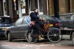 Amsterdam 1 maart 2017 
Caro Emerald op haar fiets bij haar huis