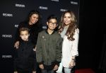 Amsterdam 26 maart 2017
Modeshow freshkids in the harbour club . kinderen en vrouwen van diverse voetballers liepen mee. Cheyen van Slee met zoon