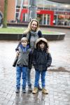 Amsterdam 18 maart 2017 
premiere Smurfen in  Pathe Arena. Cynthia abma met kind(eren)