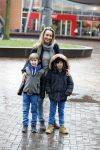 Amsterdam 18 maart 2017 
premiere Smurfen in  Pathe Arena. Cynthia abma met kind(eren)