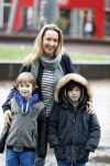 Amsterdam 18 maart 2017 
premiere Smurfen in  Pathe Arena. Cynthia abma met kind(eren)