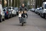 Amsterdam 1 maart 2017 
Dirk Zeelenberg met zijn 3 kinderen in de bakfiets in Amsterdam zuid