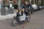 Amsterdam 1 maart 2017 
Dirk Zeelenberg met zijn 3 kinderen in de bakfiets in Amsterdam zuid