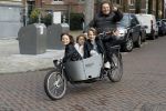 Amsterdam 1 maart 2017 
Dirk Zeelenberg met zijn 3 kinderen in de bakfiets in Amsterdam zuid