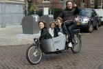 Amsterdam 1 maart 2017 
Dirk Zeelenberg met zijn 3 kinderen in de bakfiets in Amsterdam zuid