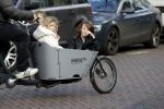 Amsterdam 1 maart 2017 
Dirk Zeelenberg met zijn 3 kinderen in de bakfiets in Amsterdam zuid