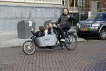 Amsterdam 1 maart 2017 
Dirk Zeelenberg met zijn 3 kinderen in de bakfiets in Amsterdam zuid