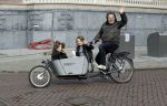 Amsterdam 1 maart 2017 
Dirk Zeelenberg met zijn 3 kinderen in de bakfiets in Amsterdam zuid