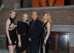 Amsterdam 8 maart 2017
Voque 5 jaar. Op de cover staan Doutzen Kroes en Lara Stone. Mario Testino is de fotograaf . Hoofdredaktrice Karin Swerink is ook aanwezig in het conservatorium hotel.