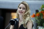 Amsterdam 8 maart 2017
Voque 5 jaar. Op de cover staan Doutzen Kroes en Lara Stone. Mario Testino is de fotograaf . Hoofdredaktrice Karin Swerink is ook aanwezig in het conservatorium hotel.