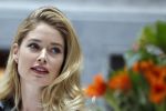 Amsterdam 8 maart 2017
Voque 5 jaar. Op de cover staan Doutzen Kroes en Lara Stone. Mario Testino is de fotograaf . Hoofdredaktrice Karin Swerink is ook aanwezig in het conservatorium hotel.