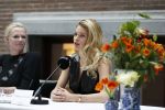 Amsterdam 8 maart 2017
Voque 5 jaar. Op de cover staan Doutzen Kroes en Lara Stone. Mario Testino is de fotograaf . Hoofdredaktrice Karin Swerink is ook aanwezig in het conservatorium hotel.