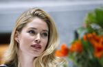 Amsterdam 8 maart 2017
Voque 5 jaar. Op de cover staan Doutzen Kroes en Lara Stone. Mario Testino is de fotograaf . Hoofdredaktrice Karin Swerink is ook aanwezig in het conservatorium hotel.