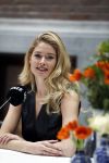 Amsterdam 8 maart 2017
Voque 5 jaar. Op de cover staan Doutzen Kroes en Lara Stone. Mario Testino is de fotograaf . Hoofdredaktrice Karin Swerink is ook aanwezig in het conservatorium hotel.