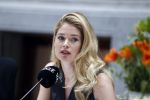 Amsterdam 8 maart 2017
Voque 5 jaar. Op de cover staan Doutzen Kroes en Lara Stone. Mario Testino is de fotograaf . Hoofdredaktrice Karin Swerink is ook aanwezig in het conservatorium hotel.